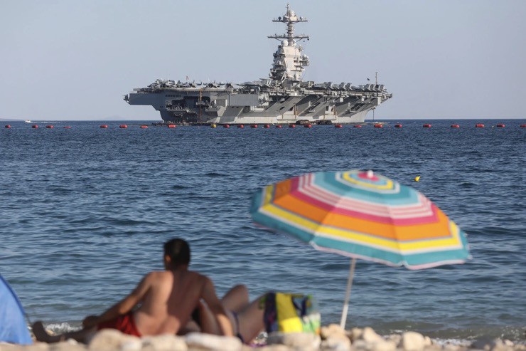 Tàu sân bay hạt nhân USS Gerald R. Ford của Mỹ xuất hiện ở ngoài khơi Hy Lạp vào tháng trước.