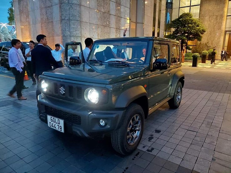 Suzuki Jimny chính hãng bất ngờ xuất hiện ở Landmark 81 TP.HCM - 2