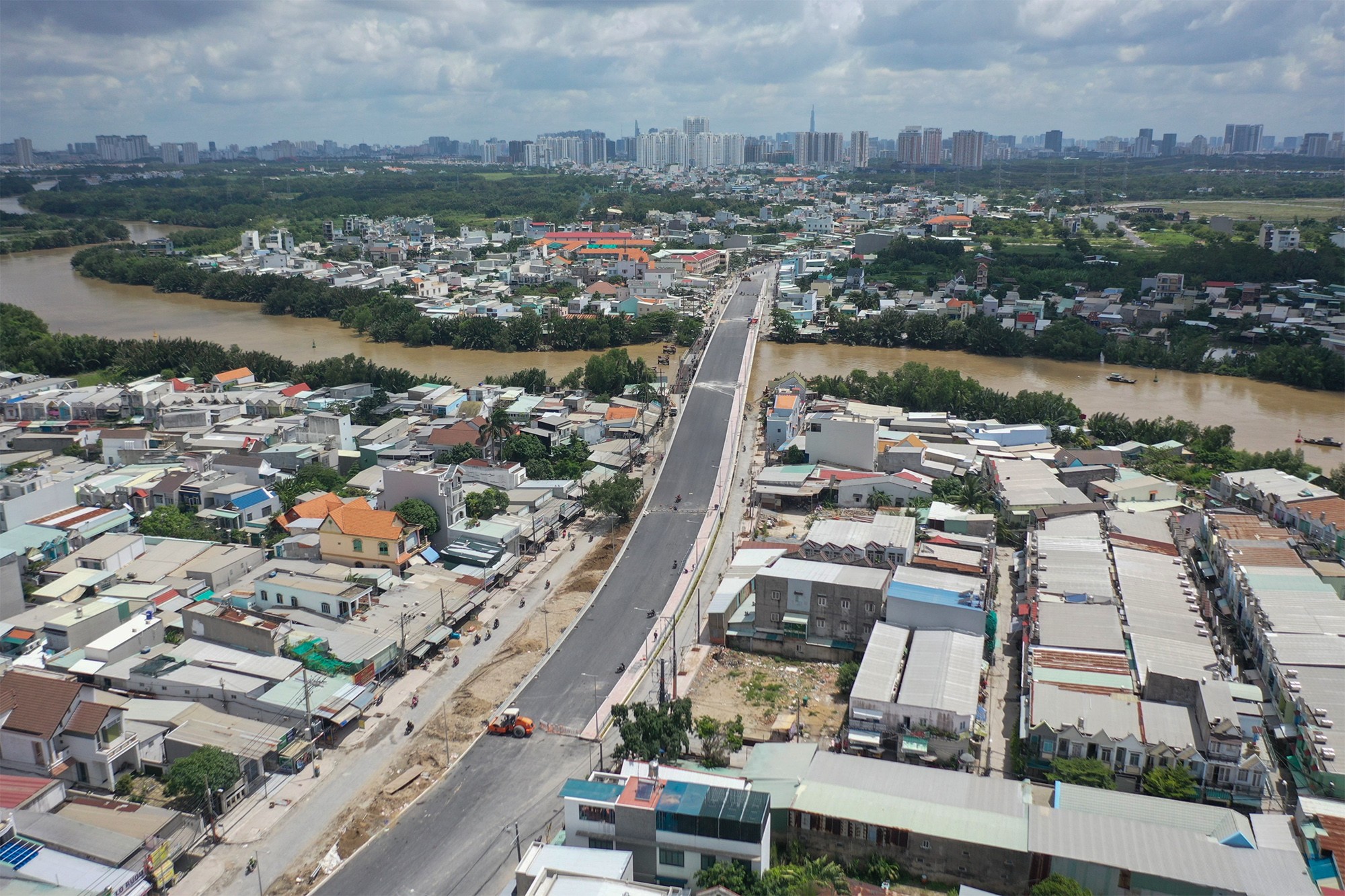 Cầu Long Kiểng là dự án trọng điểm ở cửa ngõ phía Nam TP.HCM, kết nối tỉnh Long An, huyện Nhà Bè, quận 7 vào trung tâm thành phố.