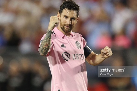 Messi ghi siêu phẩm đá phạt vào lưới Dallas, bị lật tẩy chiêu trò "gian lận"