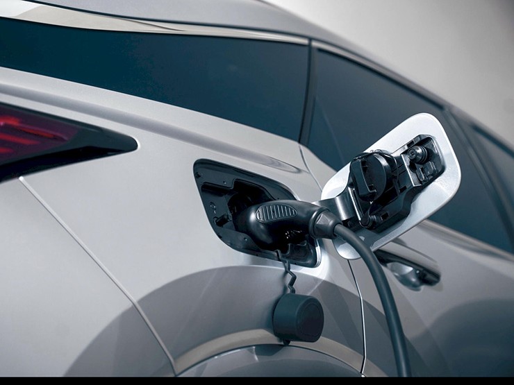 Xe sang Lexus RX 450h+ có thêm tùy chọn sạc điện PHEV