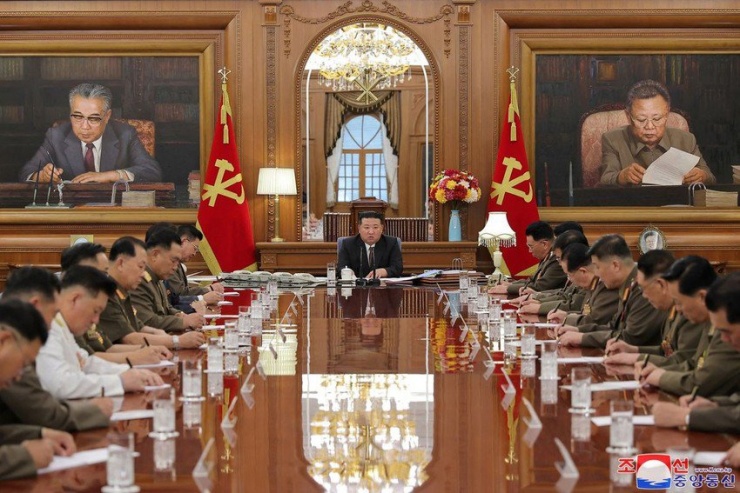 Triều Tiên bất ngờ thay Tổng tham mưu trưởng quân đội, kêu gọi chuẩn bị sẵn sàng tình huống chiến tranh - 1