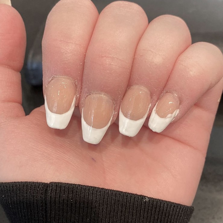 Tuyệt vọng hoàn toàn khi nhìn thấy bộ nail của mình.
