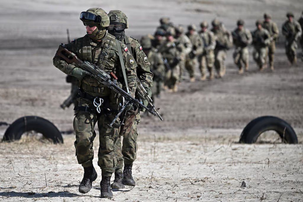 Ba Lan thông báo kế hoạch điều 10.000 quân tới biên giới với Belarus - 1