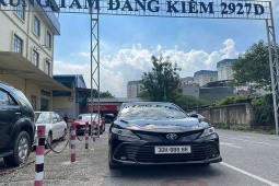 Toyota Camry ”bốc biển” ngũ quý 8 rao bán gần 4 tỷ đồng