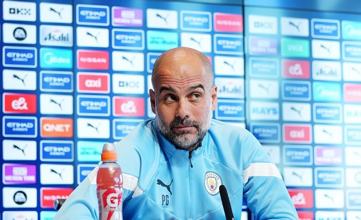 HLV&nbsp;Pep Guardiola phát biểu trước trận mở màn Ngoại hạng Anh