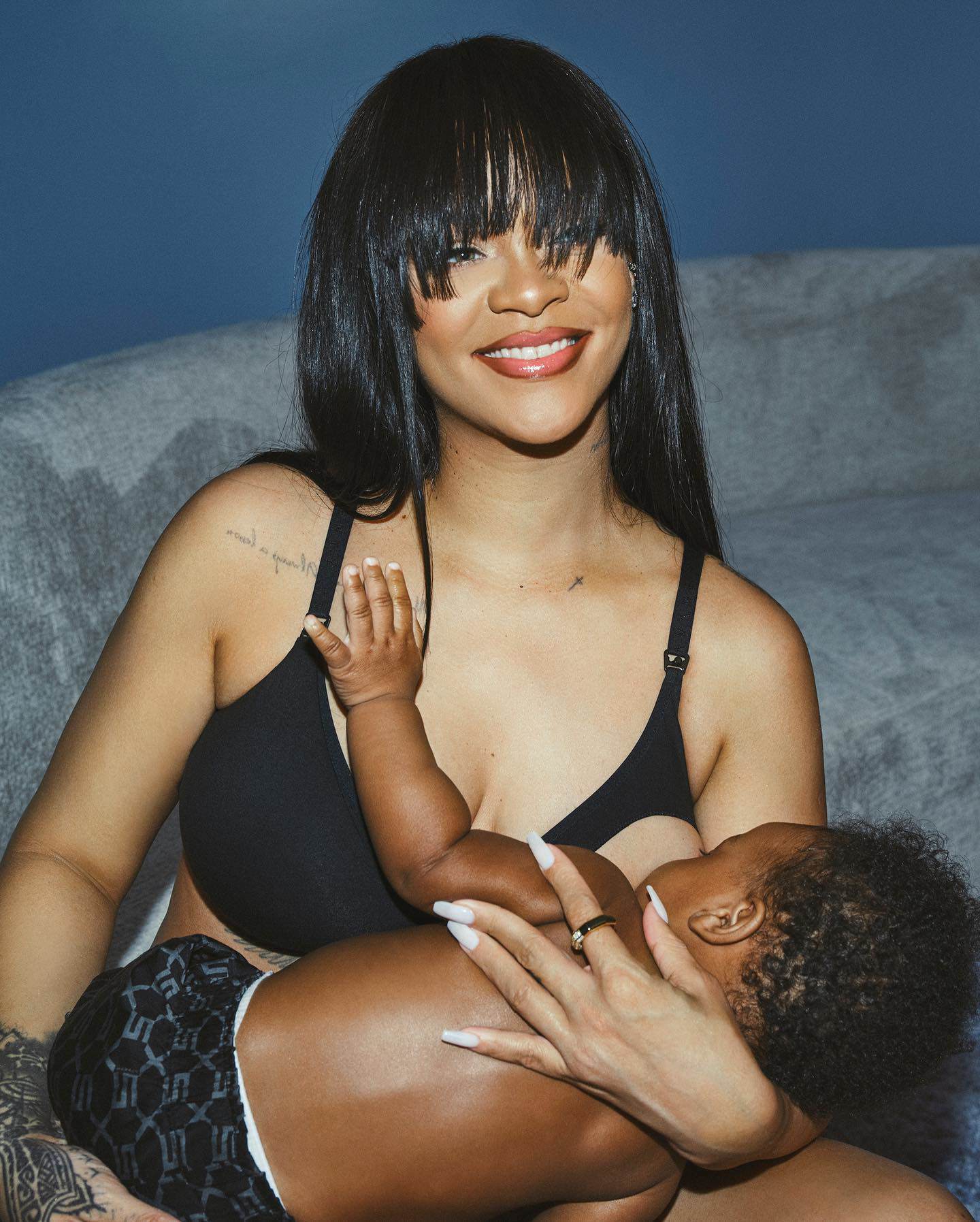 Rihanna ra mắt thời trang táo bạo dành cho bà bầu Savage x Fenty - 2