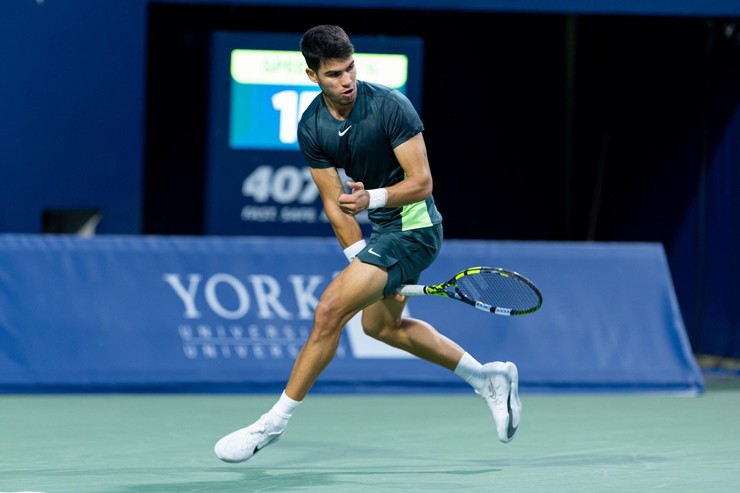 Alcaraz&nbsp;đã có pha “Tweener”&nbsp;khiến đối thủ người Mỹ bất lực