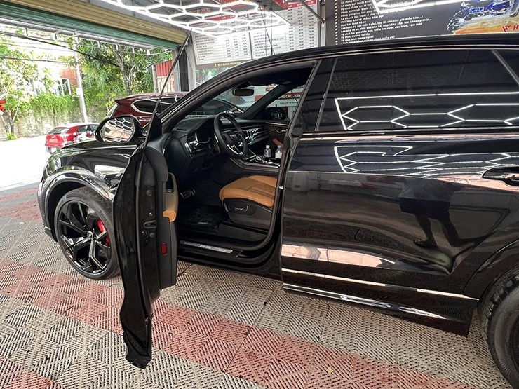 Audi Q8 RS độcc nhất Việt Nam có giá bán gần 10 tỷ đồng về tay chủ nhân mới - 4