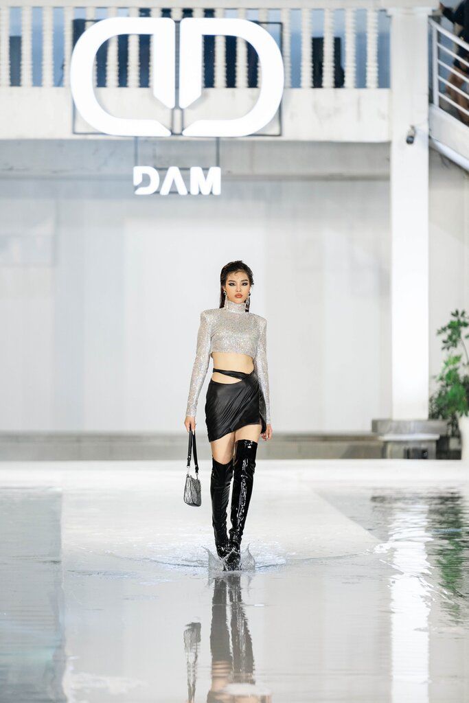 Người mẫu 13 tuổi gây ấn tượng trong show thời trang của siêu mẫu Hoàng Yến - 4