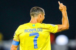 Ronaldo 38 tuổi giúp Al Nassr vô địch ”cúp C1 Ả Rập”, bật khóc vì chấn thương