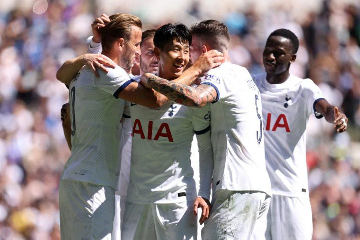 Harry Kane chưa kịp chia tay các đồng đội cũ ở Tottenham