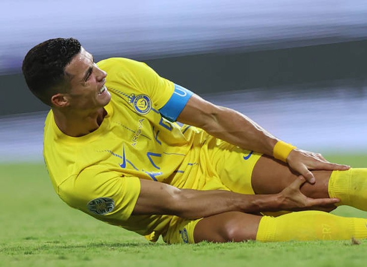 Ronaldo 38 tuổi giúp Al Nassr vô địch &#34;cúp C1 Ả Rập&#34;, bật khóc vì chấn thương - 2