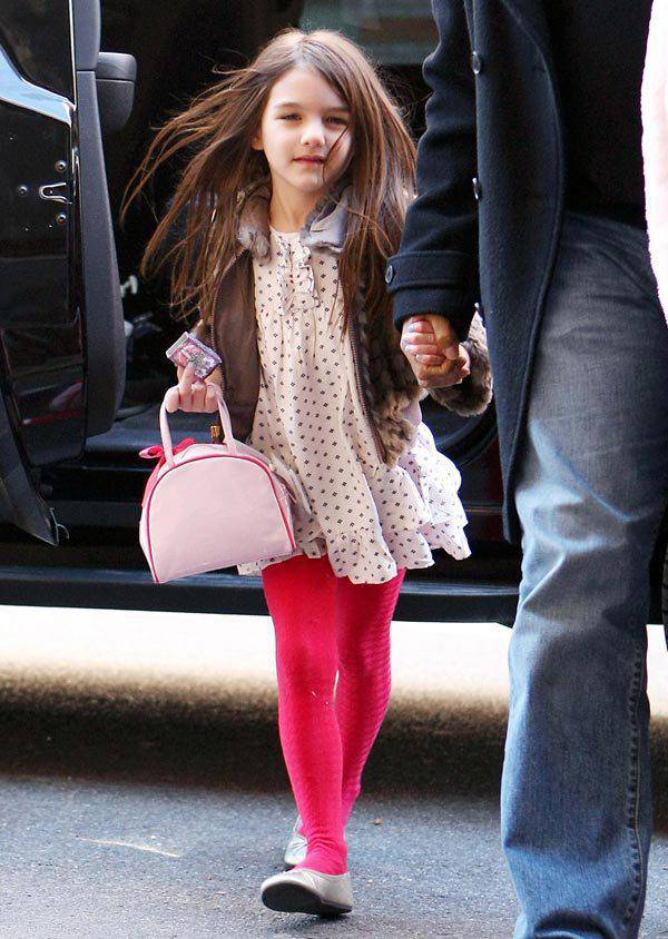 Con gái Tom Cruise lần đầu tiên khoe dáng trên phố với set đồ khoe cơ thể đẹp như tranh - 14