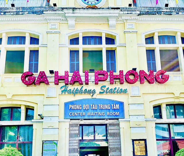 Ga Hải Phòng là điểm check in thu hút các bạn trẻ (Ảnh: Bảo An)