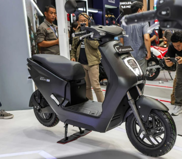 
Honda EM-1 bản màu đen.&nbsp;