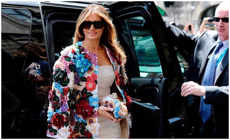 Cựu Đệ nhất phu nhân Mỹ Melania Trump từng là người mẫu có tiếng nên bà có gu ăn mặc sành điệu.
