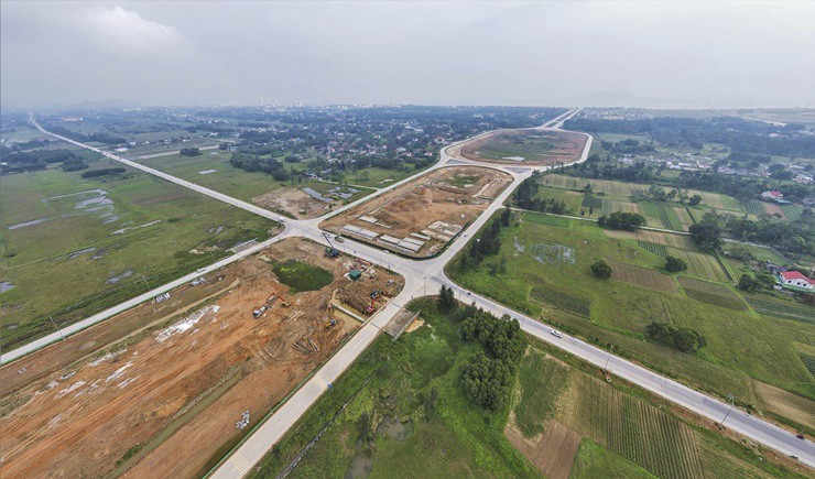 Đại lộ Vinh - Cửa Lò ở Nghệ An là công trình&nbsp;có chiều dài 10,8km, thiết kế mặt đường rộng 160m.
