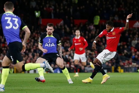 Video bóng đá MU - Tottenham: Fred tỏa sáng rực rỡ, hiệp hai bùng nổ (Ngoại hạng Anh)