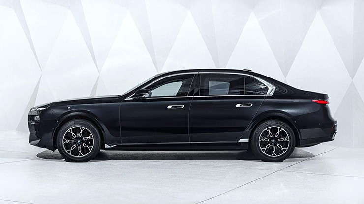 BMW trình làng mẫu xe 7-Series và I7 bọc thép chính hãng - 7