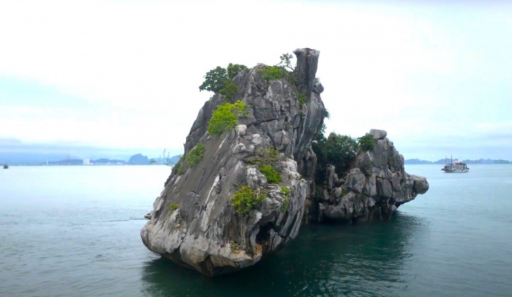 Liên quan đến công tác này, ông Phan Đăng Chính - Phó Giám đốc Sở Khoa học - Công nghệ Quảng Ninh - chia sẻ, việc nghiên cứu đánh giá hiện trạng và các yếu tố ảnh hưởng làm cơ sở đề xuất các giải pháp bảo tồn hòn Trống Mái có ý nghĩa quan trọng, thiết thực phục vụ công tác quản lý, bảo tồn và phát huy giá trị di sản cho nhiều thế hệ.