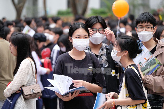 Nóng: Lùi thời gian công bố điểm chuẩn đại học - 1