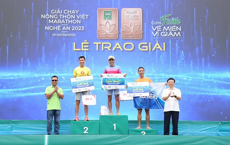 Nguyễn Văn Long vô địch nội dung full marathon