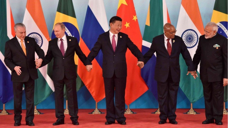 Các lãnh đạo thành viên BRICS ở hội nghị thượng đỉnh lần thứ chín tại TP Hạ Môn, Trung Quốc hồi tháng 9-2017. Ảnh: CGTN