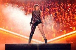 Taylor Swift thu hàng tỷ USD, ”gây chấn động” với ”The Eras Tour”