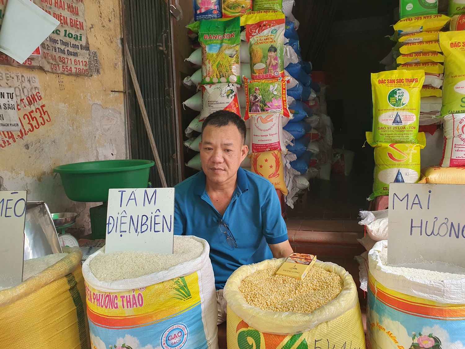 Suất cơm, tô phở “ào ào” tăng theo giá gạo, người tiêu dùng “nhấp nhổm” trong cơn bão giá - 1