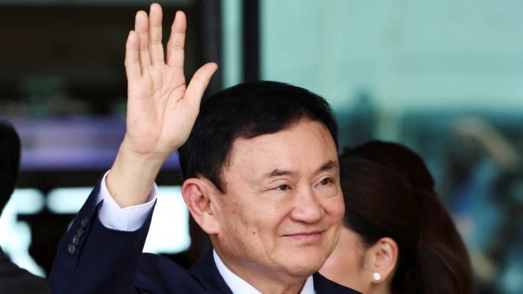 Ông Thaksin Shinawatra tại sân bay Don Muang, thủ đô Bangkok (Thái Lan) ngày 22-8. Ảnh: REUTERS