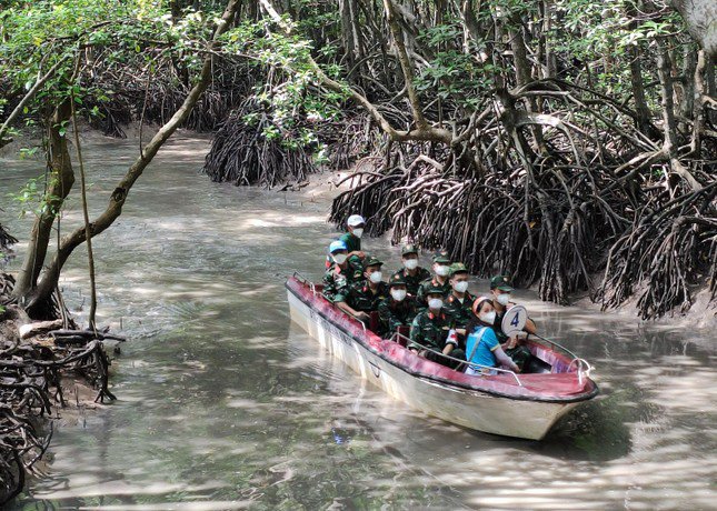 Huyện đảo Cần Giờ có nhiều tiềm năng phát triển du lịch sinh thái. Ảnh: Ngô Tùng