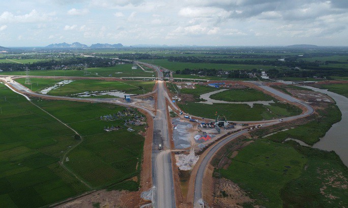 Trên toàn tuyến cao tốc Quốc lộ 45 - Nghi Sơn qua Thanh Hóa có hai nút giao thông lên xuống gồm nút giao Vạn Thiện (Nông Cống) và nút giao Tân Trường (thị xã Nghi Sơn)