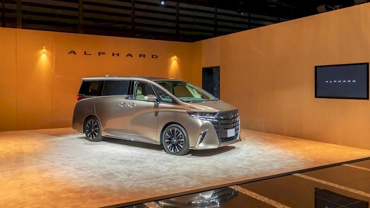 Lô xe Toyota Alphard 2024 đầu tiên cập cảng Hải Phòng - 2