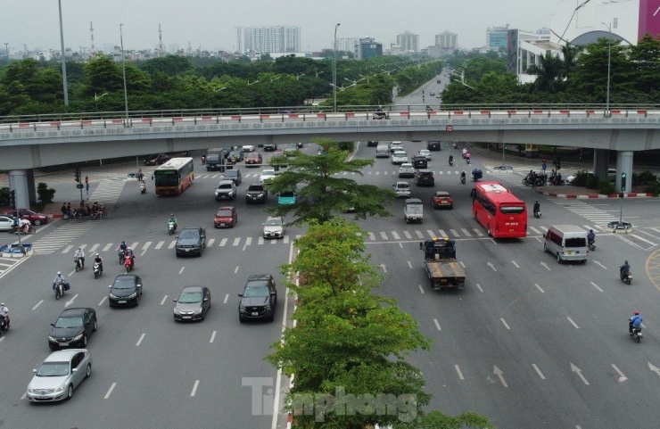 Sau khi khảo sát, đơn vị Tư vấn thiết kế được giao nhiệm vụ cho biết hầm chui xây dựng tại nút giao Cổ Linh - Đàm Quang Trung được tính toán dài khoảng 500m, chiều rộng mặt cắt ngang mỗi chiều hầm khoảng 7,75m (tương đương 2 làn xe cơ giới mỗi chiều đường).