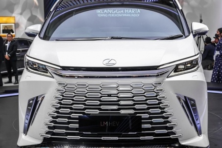 Cận cảnh Lexus LM35h sở hữu khoang nội thất siêu sang