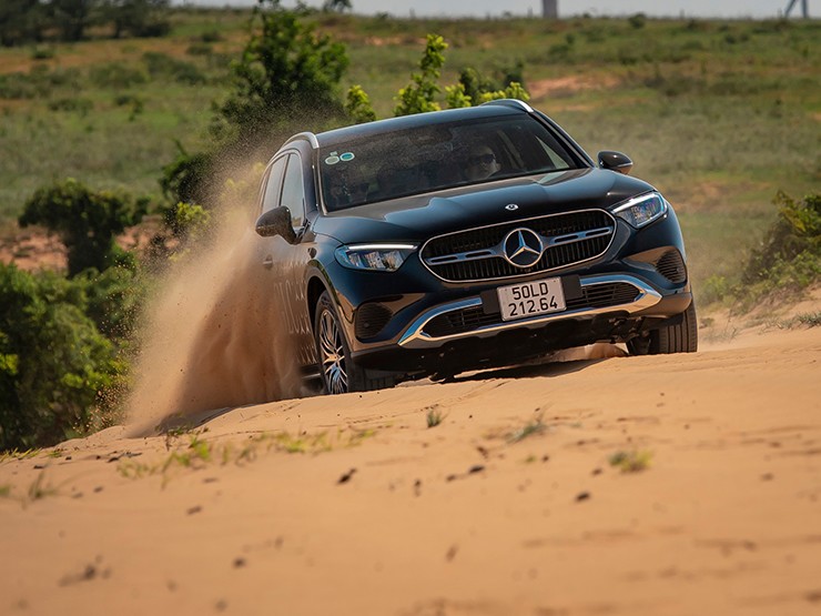 Trải nghiệm xe Mercedes-Benz GLC trên địa hình đường cát tại Bình Thuận - 8