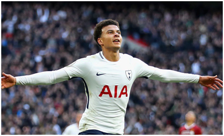 Dele Alli (27 tuổi) là cầu thủ bóng đá nổi tiếng người Anh đang chơi ở vị trí tiền vệ. 
