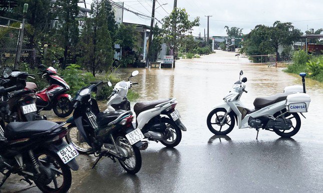 Giao thông bị chia cắt