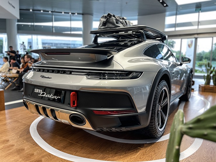 Chi tiết mẫu xe Porsche 911 phiên bản Dakar tại Việt Nam, giá bán từ 15,29 tỷ đồng - 3
