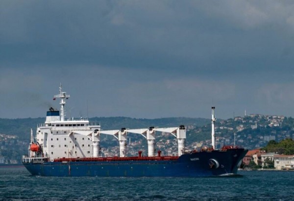Tàu chở ngũ cốc Ukraine di chuyển qua Eo biển Bosphorus ở Istanbul, Thổ Nhĩ Kỳ ngày 3/8.