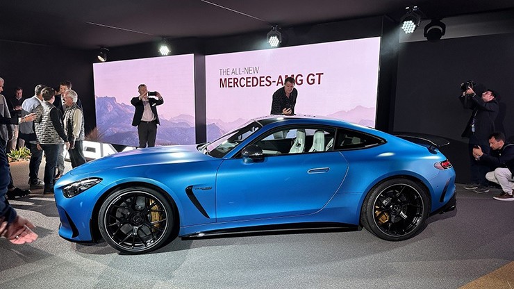 Mercedes-AMG GT phiên bản nâng cấp lộ diện - 2
