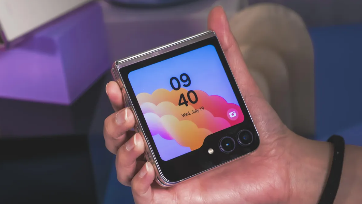 Galaxy Z Flip 5 có xứng để giới trẻ "ăn chơi" không?