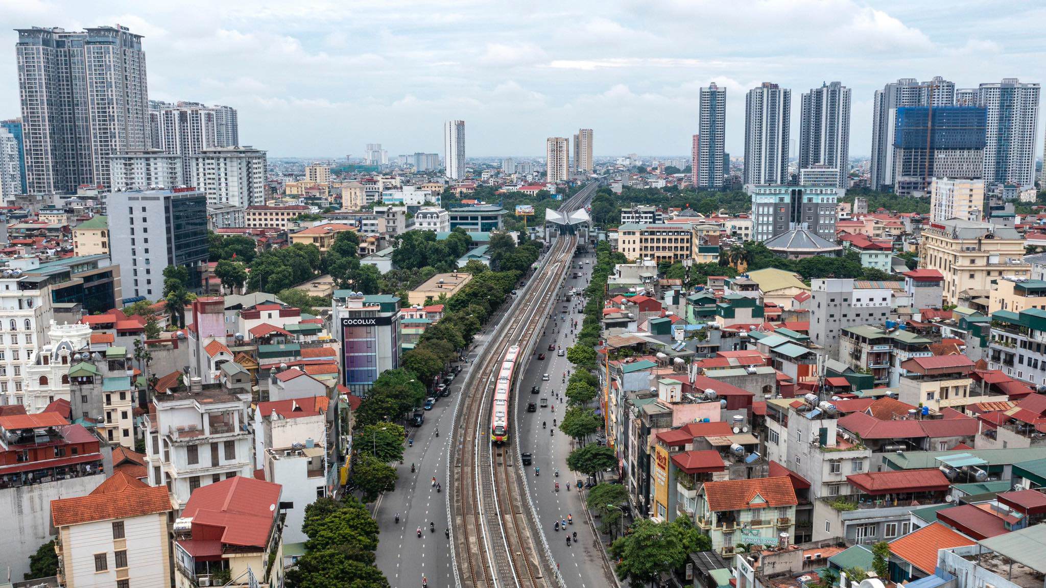 Theo MRB, tính đến thời điểm hiện tại, tiến độ thi công đoạn trên cao tuyến đường sắt đô thị Nhổn - ga Hà Nội đạt 99,5 %. Các công tác xây dựng và lắp đặt thiết bị tại 8 ga trên cao của dự án đã hoàn tất.