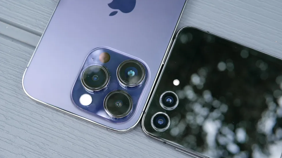 Liệu iPhone 15 Pro có sánh kịp Galaxy Z Flip 5?