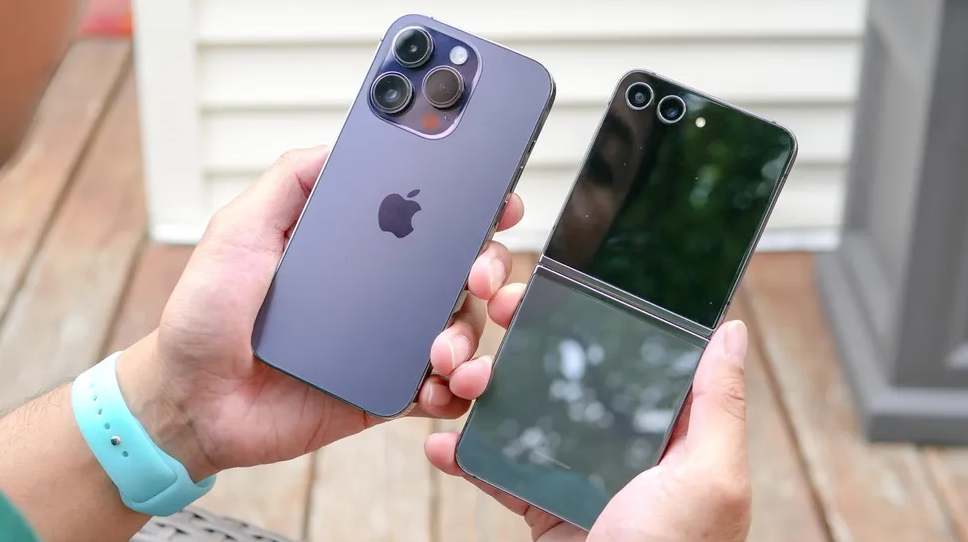 Liệu iPhone 15 Pro có sánh kịp Galaxy Z Flip 5?