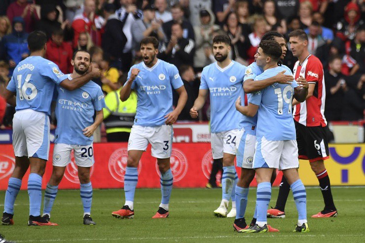 Man City toát mồ hôi trước tân binh Sheffield United