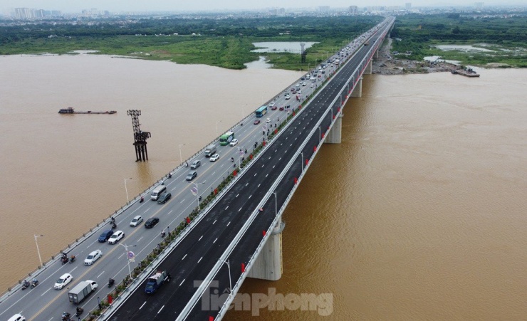 Sau khi được thông xe, cầu Vĩnh Tuy hoàn thiện cả 2 giai đoạn (1 và 2) sẽ giảm ùn tắc hai đầu cầu và trên cầu thường diễn ra vào giờ cao điểm, khép kín đường Vành đai 2 theo quy hoạch.