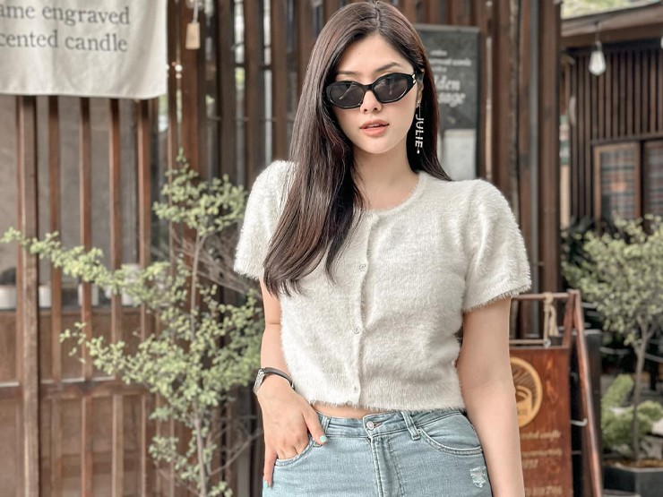 Về street style đời thường, cô nàng còn thích mặc theo phong cách năng động.&nbsp;
