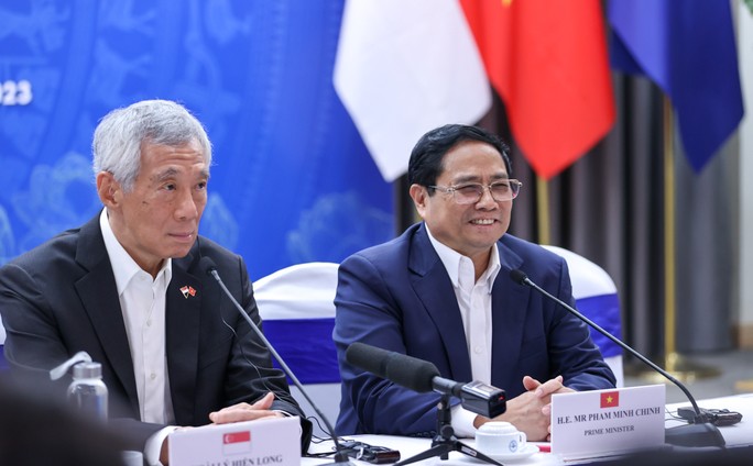 Thủ tướng Phạm Minh Chính và Thủ tướng Lý Hiển Long đối thoại với các lãnh đạo trẻ - 1
